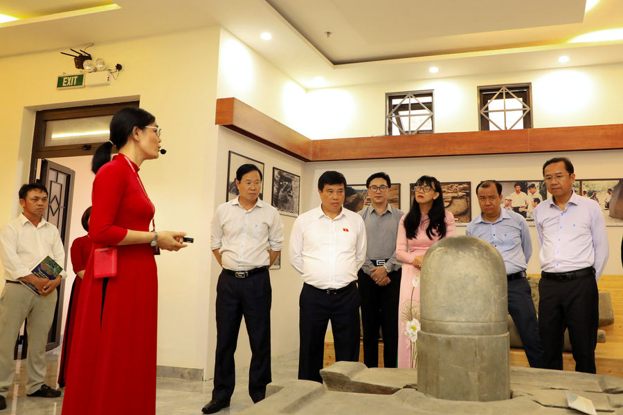 Bí thư Tỉnh ủy Lâm Đồng Y Thanh Hà Niê Kđăm thăm Di tích quốc gia đặc biệt Cát Tiên