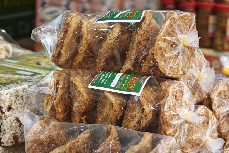 Traditional "Re cake”: From a Rustic Treat to a Cultural Icon