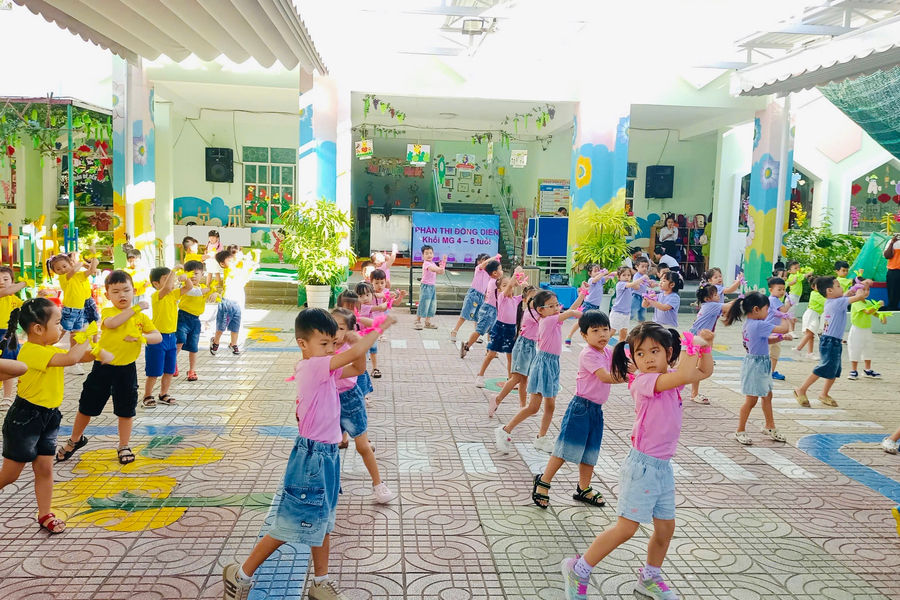 Giáo dục, chăm sóc trẻ phát triển toàn diện