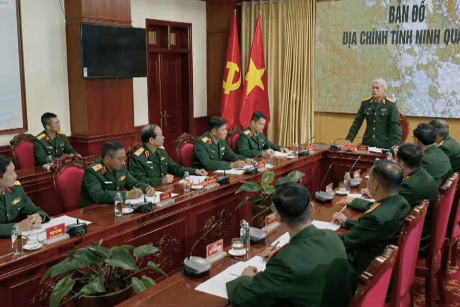 Không giới hạn tập 18: Phương Trang giúp đội dân quân vừa làm kinh tế vừa tập huấn