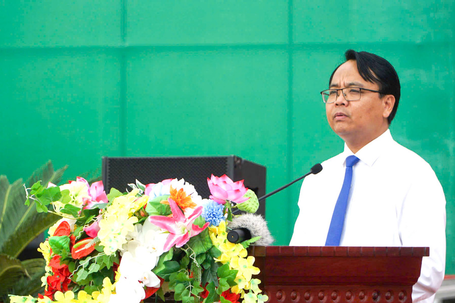 Phó Bí thư thường trực Tỉnh ủy dự lễ giao quân tại Ban Chỉ huy phòng thủ khu vực 4 – La Gi