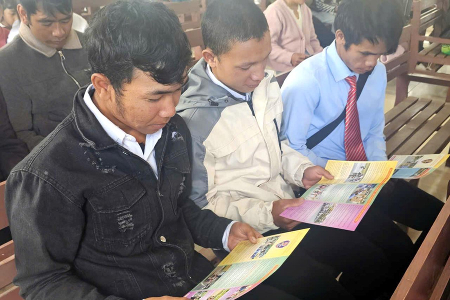 Tuyên truyền pháp luật về an toàn giao thông cho hơn 1.000 giáo dân Lâm Đồng
