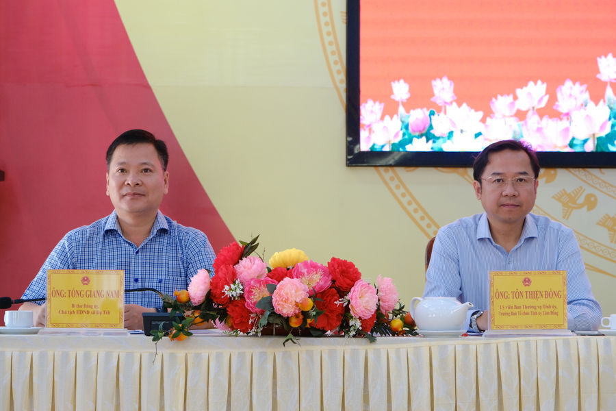 Ứng cử viên HĐND tỉnh lắng nghe ý kiến cử tri Cát Tiên 2