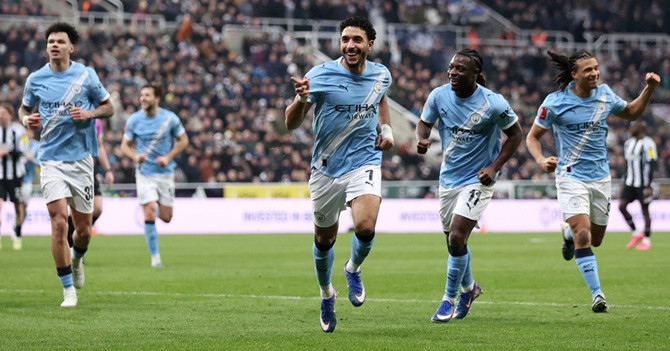 Man City ngược dòng kịch tính tại St James' Park: Marmoush và Savinho rực sáng