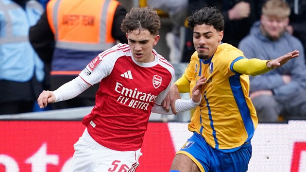 Thần đồng 16 tuổi Max Dowman tỏa sáng giúp Arsenal nhọc nhằn hạ Mansfield tại FA Cup