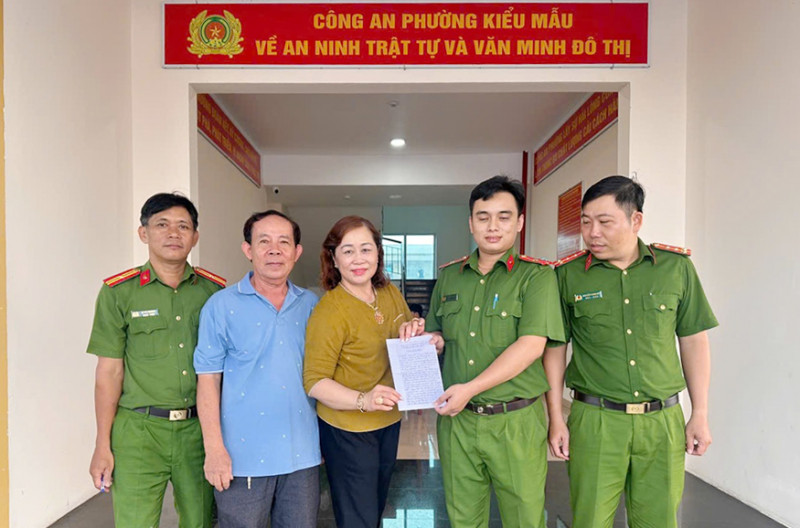 Công an phường Ngã Bảy thành phố Cần Thơ nhanh chóng thu hồi 50 triệu đồng bị lừa đảo
