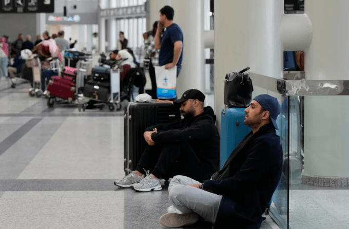 Dubai: Cuộc chiến chi phí và hành trình tìm đường về của du khách mắc kẹt
