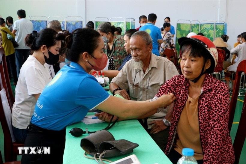 Triển khai cơ chế, chính sách đặc biệt cho công tác chăm sóc sức khỏe nhân dân