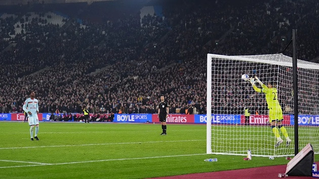Bi kịch Panenka của Dango Ouattara: Khi sự tự tin biến thành thảm họa tại FA Cup