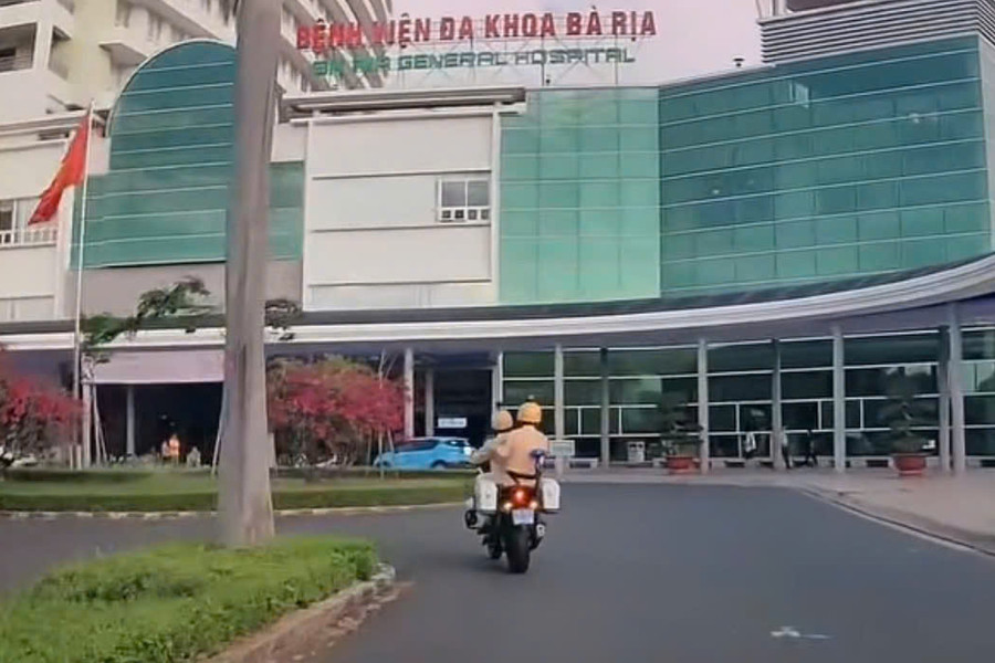 Một bệnh nhân ở Lâm Đồng qua cơn nguy kịch nhờ được CSGT hỗ trợ dẫn đường