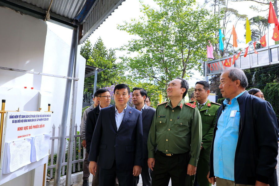 Lam Dong Provincial Party Secretary Y Thanh Ha Nie Kdam inspects election preparations in Da Lat