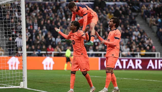 Newcastle 1-1 Barcelona: Lamine Yamal giật lại lợi thế từ chấm 11m ở phút 90+6