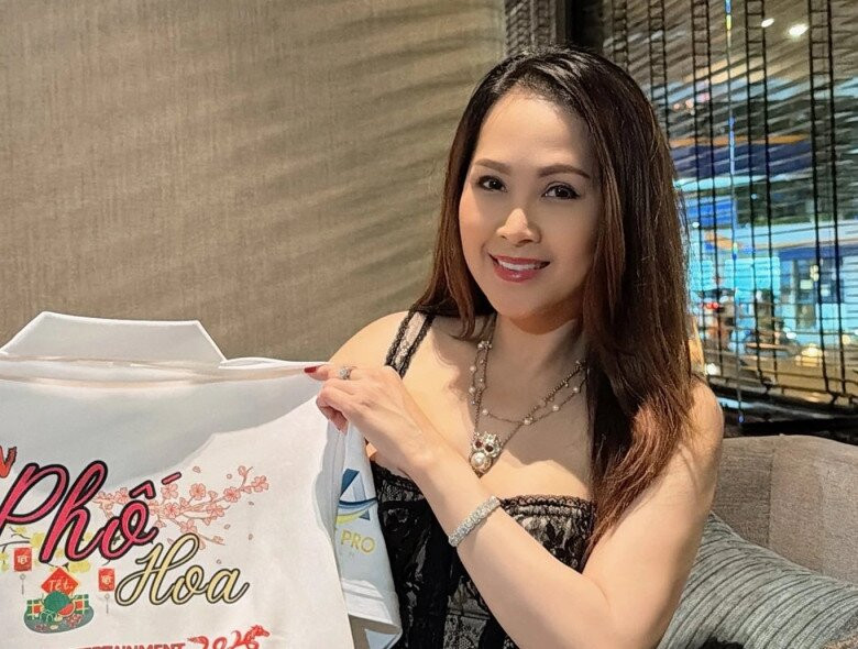 Diễn viên Minh Thư ở tuổi 50: Khước từ hào nhoáng đại gia để sống trọn với đam mê