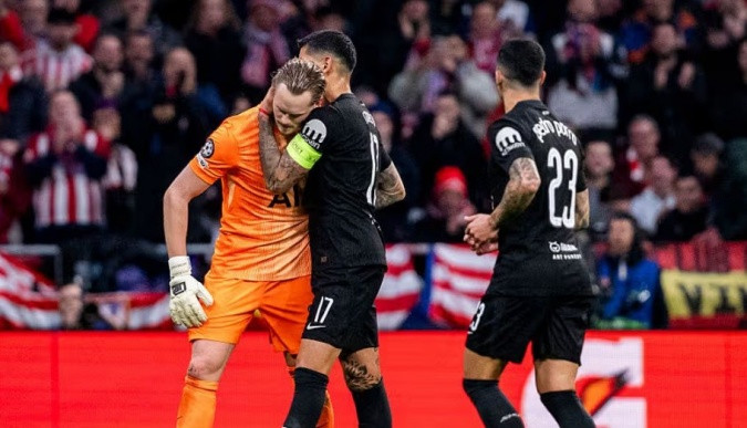 Kinsky sai lầm liên tiếp, Atletico vùi dập Tottenham 5-2