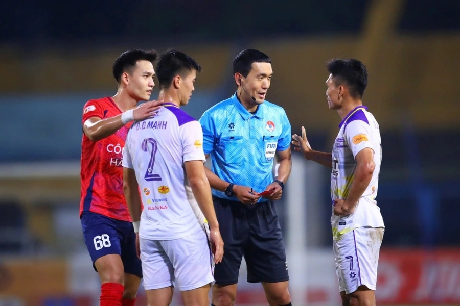 Trọng tài K League điều hành đại chiến Ninh Bình và CLB CAHN tại V-League