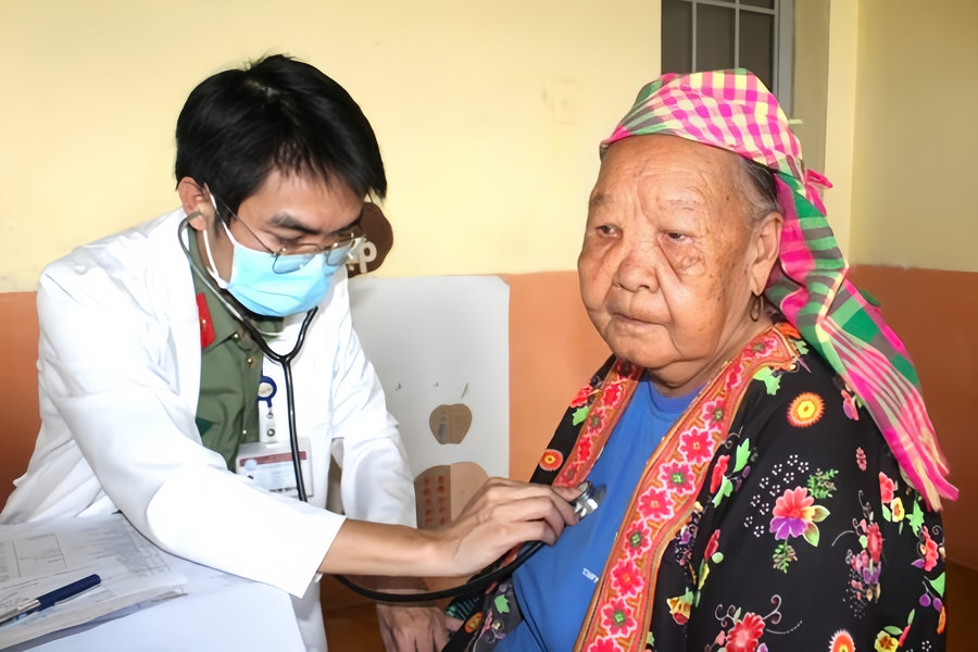 Những “chiến sĩ áo trắng” tận tụy với Nhân dân