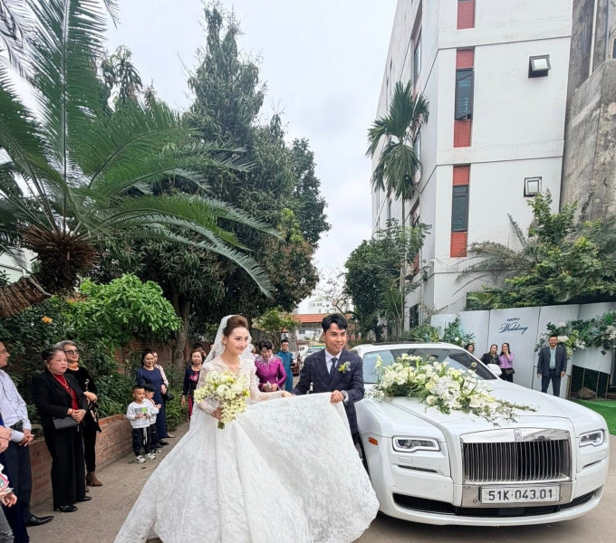 Lễ cưới cầu thủ Đức Huy và MC Huyền Trang Mù Tạt tại quê nhà