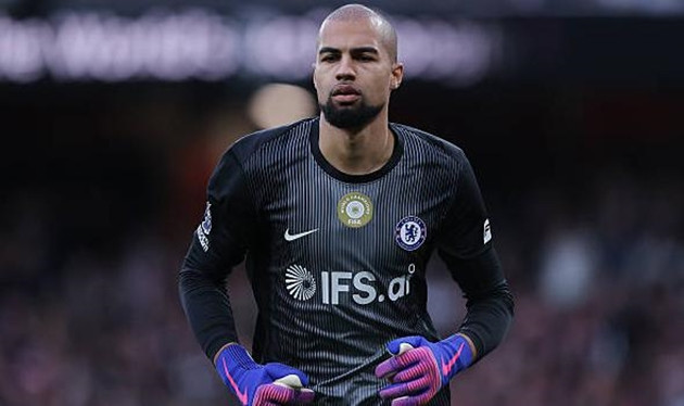 HLV Liam Rosenior và bài toán thủ môn: Robert Sanchez phải trở lại để cứu ghế tại Chelsea