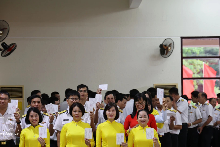 Voters in Truong Sa special zone join nationwide election day