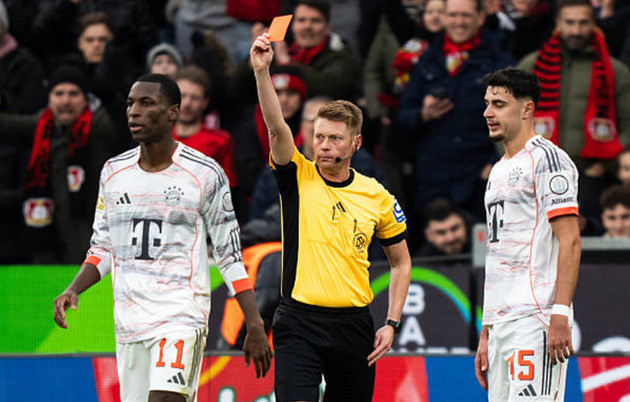 Leverkusen 1-1 Bayern Munich: Kịch tính VAR và cơn mưa thẻ phạt tại BayArena