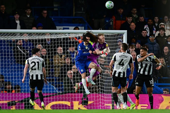 Aaron Ramsdale rực sáng giúp Newcastle hạ Chelsea: Quyết định táo bạo của Eddie Howe