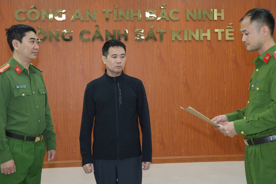 Bắc Ninh khởi tố chủ cơ sở sản xuất hơn 7.000 chai giấm ăn giả từ axit