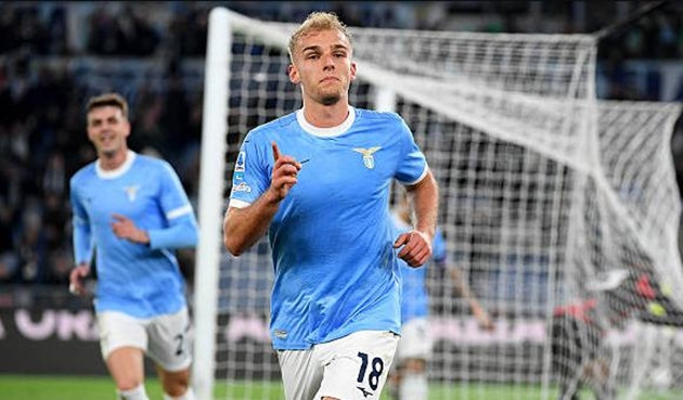 Lazio 1-0 AC Milan: Isaksen trừng phạt sai lầm, Rossoneri hụt hơi trước Inter