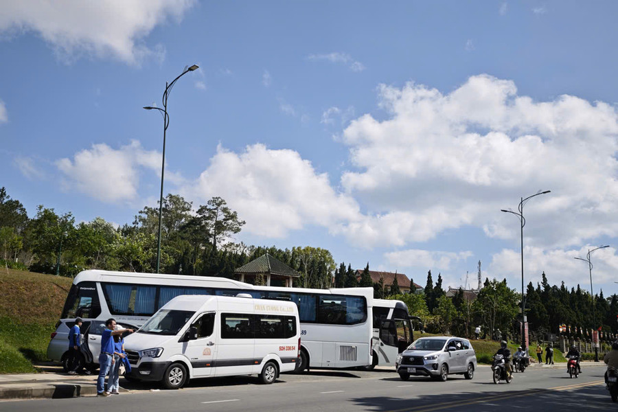 Traffic Diversion and Parking Expansion to Ensure Road Safety