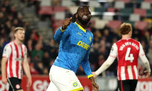 Brentford 2-2 Wolves: Tolu Arokodare rực sáng giật lại một điểm đầy kịch tính