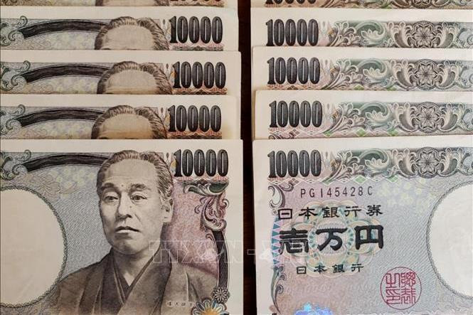 Đồng yen áp sát ngưỡng 160 yen/USD