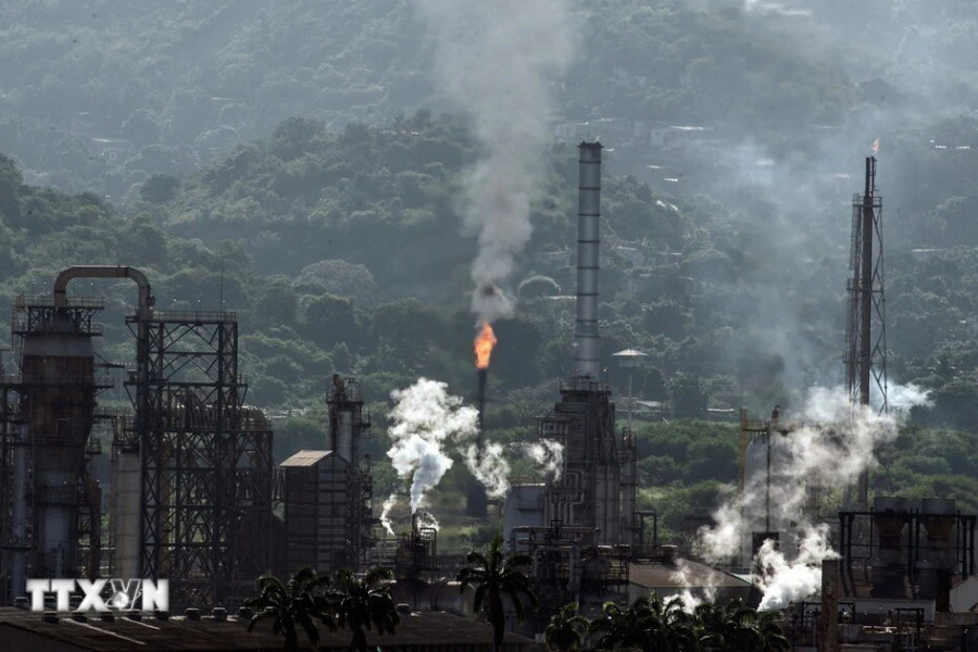Mỹ nới lỏng cấm vận Venezuela để tăng nguồn cung dầu mỏ