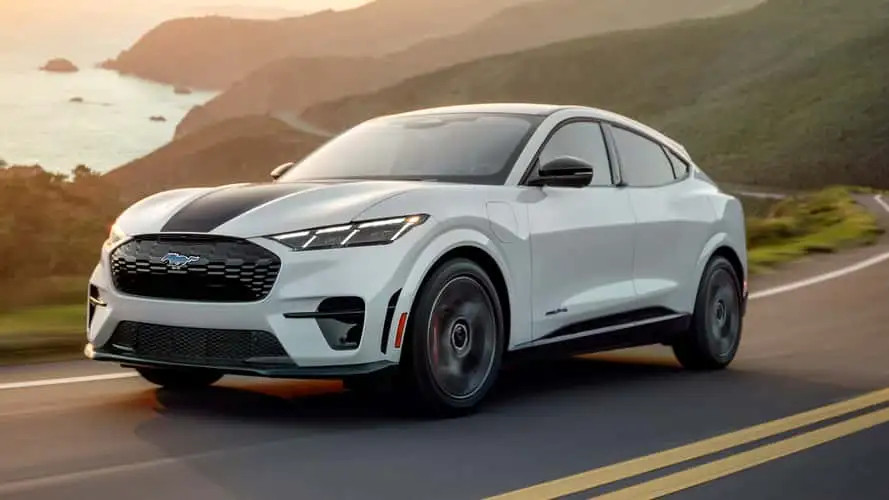 Ford Mustang Mach-E 2026: Tích hợp sâu Apple CarPlay để tối ưu hóa sạc pin