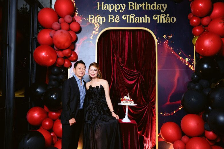 Thanh Thảo đón sinh nhật bất ngờ bên chồng Việt kiều và dàn sao showbiz Việt