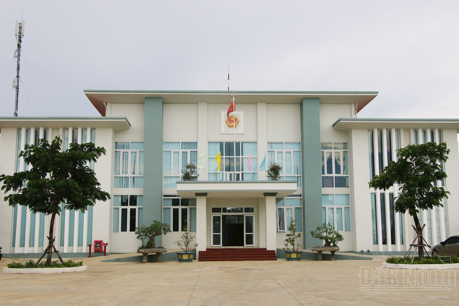 Quy định phụ cấp chức vụ lãnh đạo đảng ủy, MTTQ Việt Nam và các tổ chức chính trị-xã hội xã, phường, đặc khu