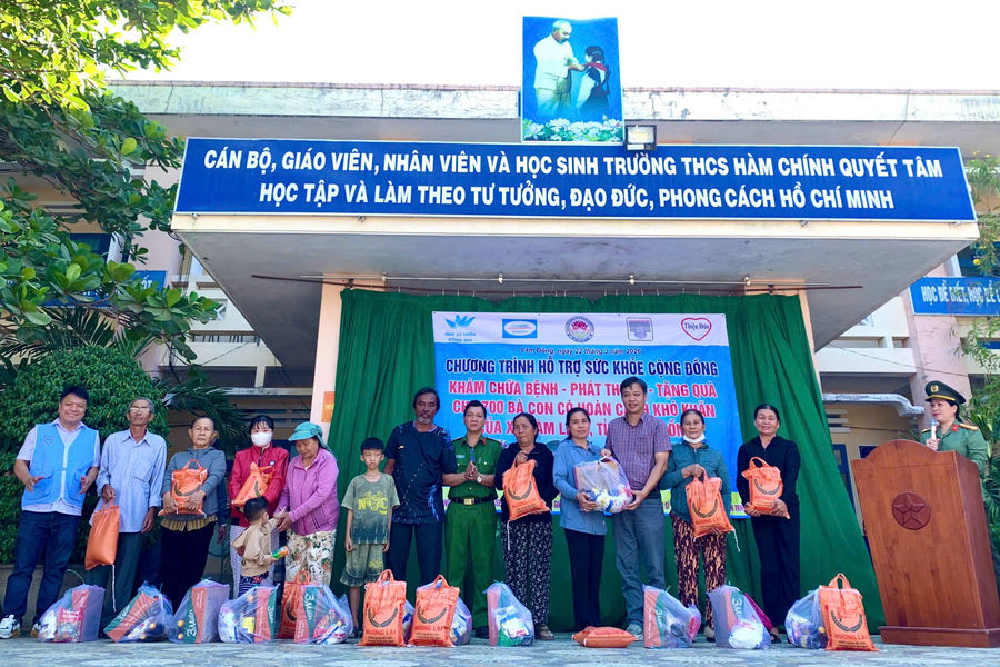 Hỗ trợ sức khỏe cộng đồng cho 700 người dân khó khăn tại xã Hàm Liêm