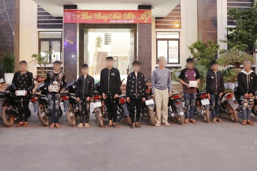 Công an Sơn La xử lý 13 thanh thiếu niên phóng nhanh vượt ẩu gây mất trật tự