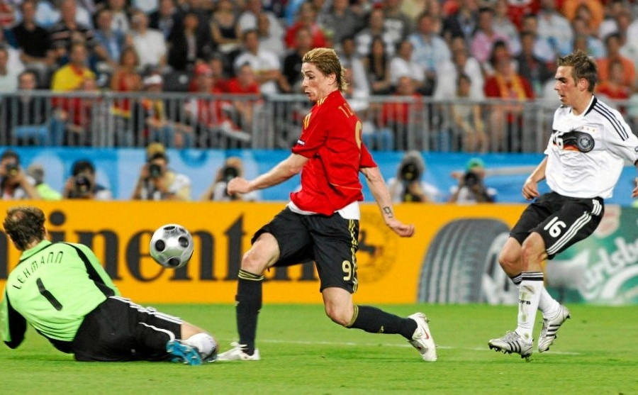 Fernando Torres và khoảnh khắc xé toạc 44 năm u tối của Tây Ban Nha