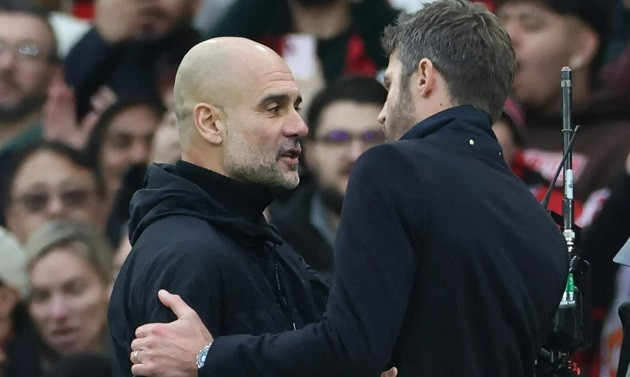 Pep Guardiola mượn bài Michael Carrick giúp Man City hạ Arsenal tại chung kết Carabao Cup