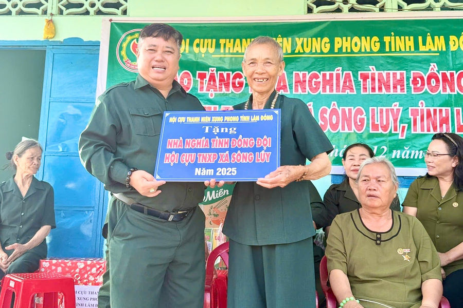 Hạnh phúc trong những căn nhà “Nghĩa tình đồng đội”