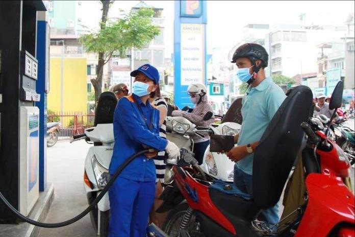 Giá xăng dầu đồng loạt giảm từ 14 giờ ngày hôm nay 25/3, mỗi lít xăng RON95-III giảm gần 4 nghìn đồng