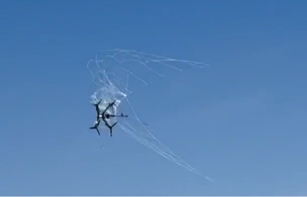 Nga thử nghiệm đạn phóng lưới chống drone cho súng phóng lựu kẹp nòng