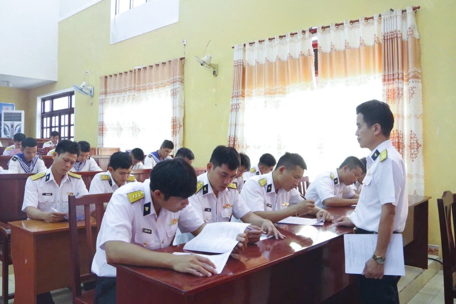 Đoàn công tác Vùng 2 Hải quân kiểm tra hoạt động tại Lữ đoàn 681