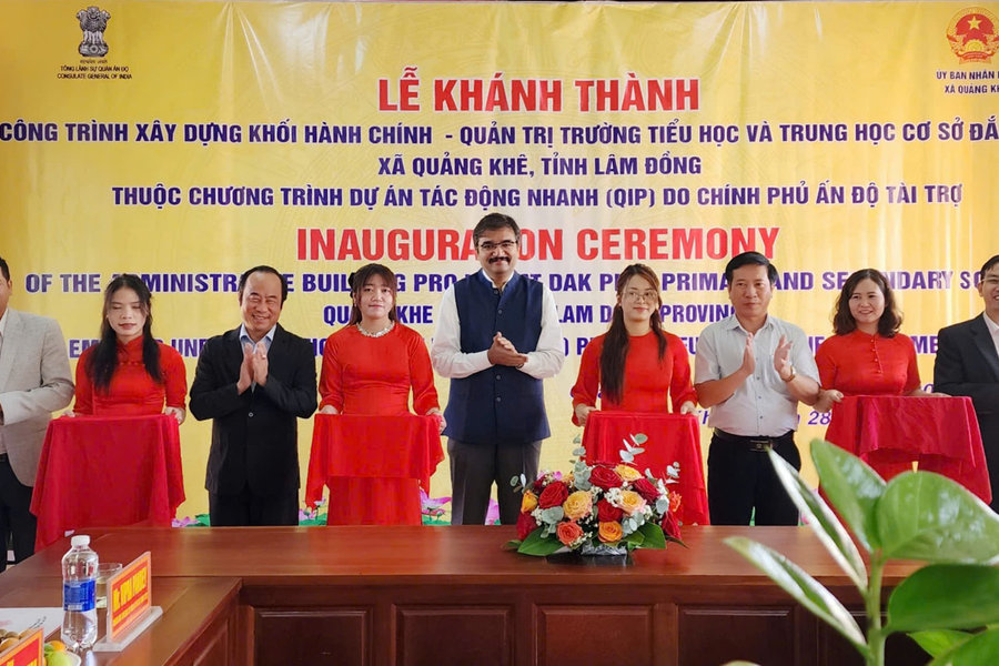 Lam Dong inaugurates school administrative building supported by India