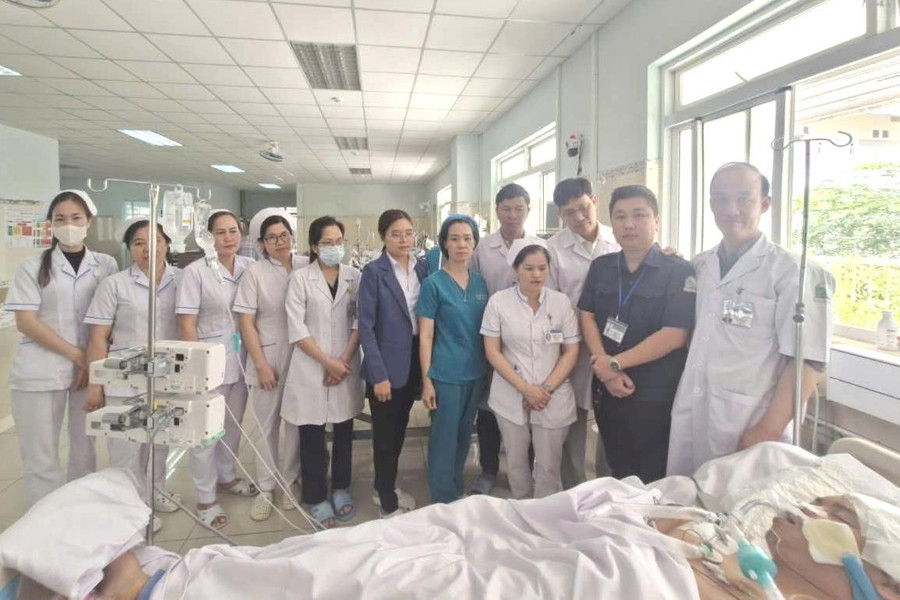 Chung tay hỗ trợ đoàn viên công đoàn bị hôn mê sau tai nạn