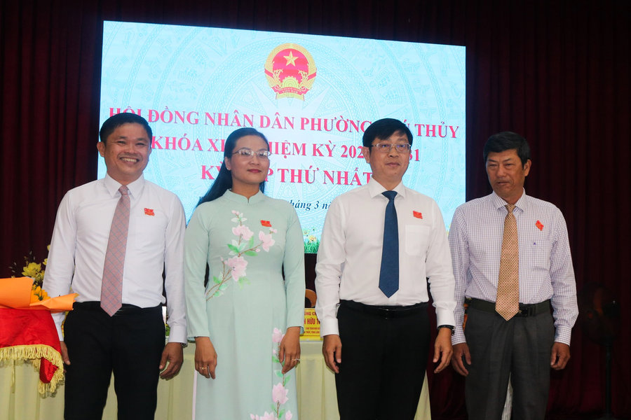 Bầu các chức danh chủ chốt HĐND và UBND phường Phú Thủy