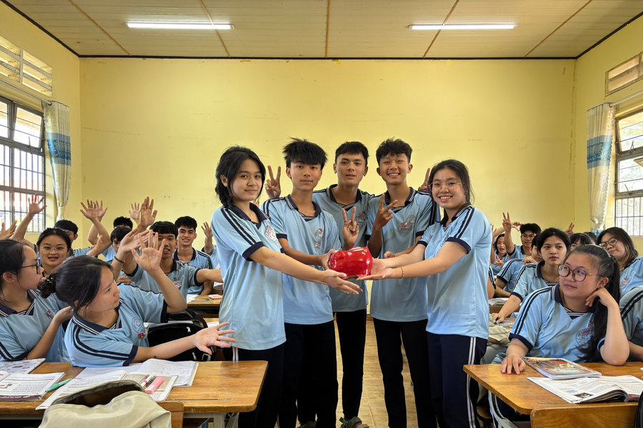 Chung tay tiếp sức cho học sinh đến trường
