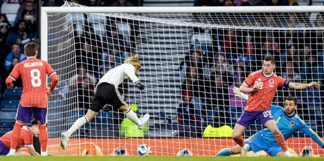 Nhật Bản hạ gục Scotland 1-0: Zion Suzuki rực sáng và chiều sâu đội hình triệu đô