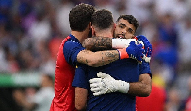 Tây Ban Nha và nghịch lý khung gỗ: Vì sao thủ môn hay nhất châu Âu khó dự World Cup 2026?