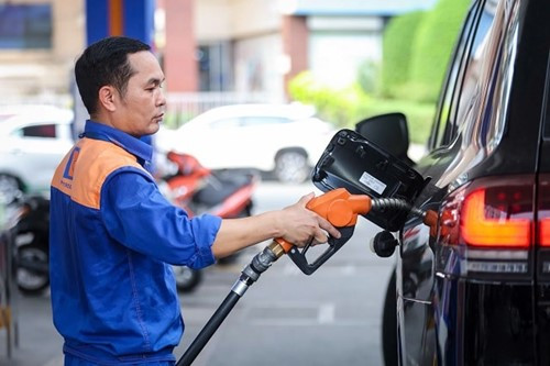 Thủ tướng ký quyết định giảm thuế xăng dầu về 0 đồng, áp dụng từ 24h ngày 26/3