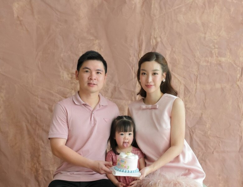 Cách dạy con của Hoa hậu Đỗ Mỹ Linh: Ái nữ nhà Bầu Hiển học số qua số tầng nhà